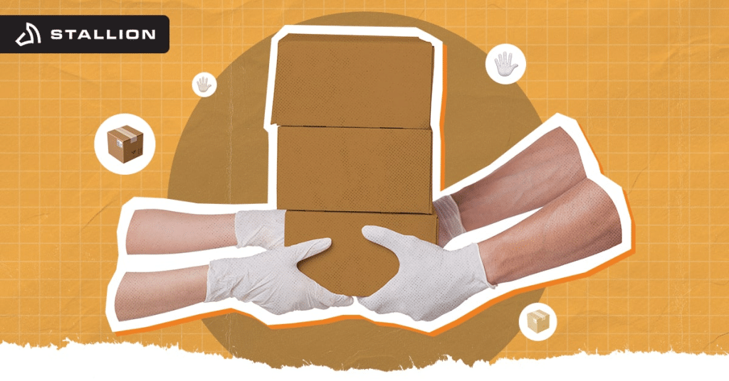 Deux paires de mains portant des gants blancs et tenant trois boîtes