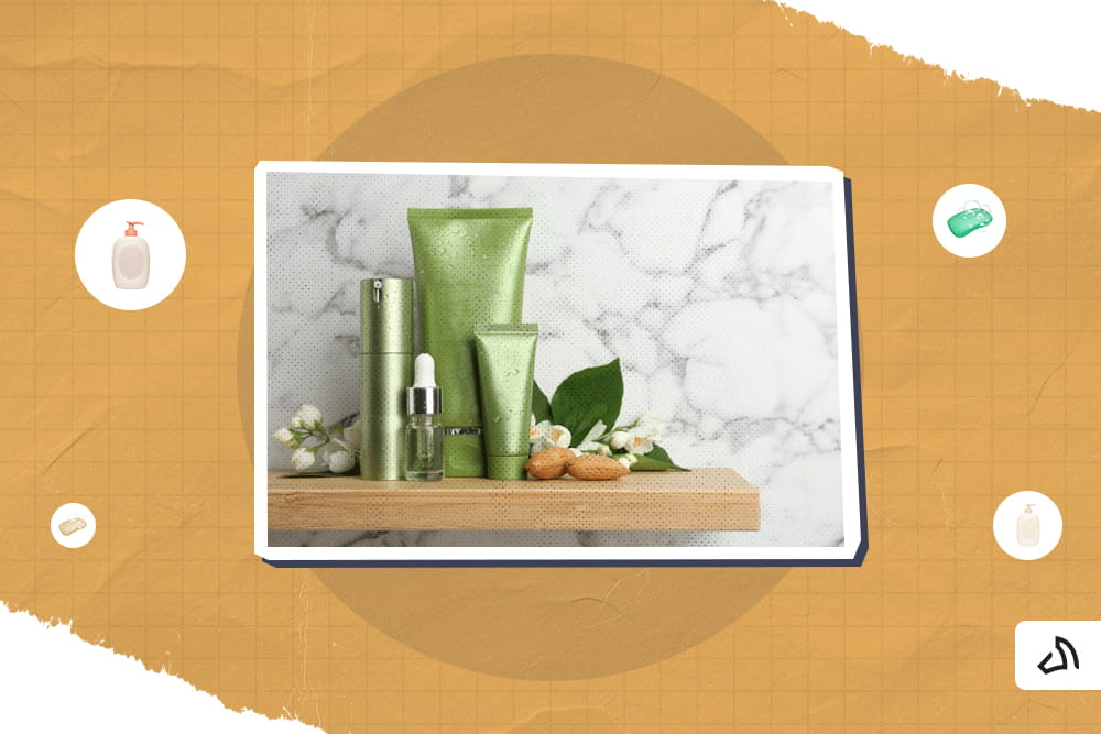 Des produits de soin pour la peau posés sur une étagère