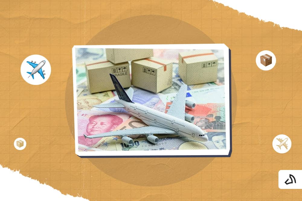 Un avion-jouet avec de petites boîtes sur différentes devises